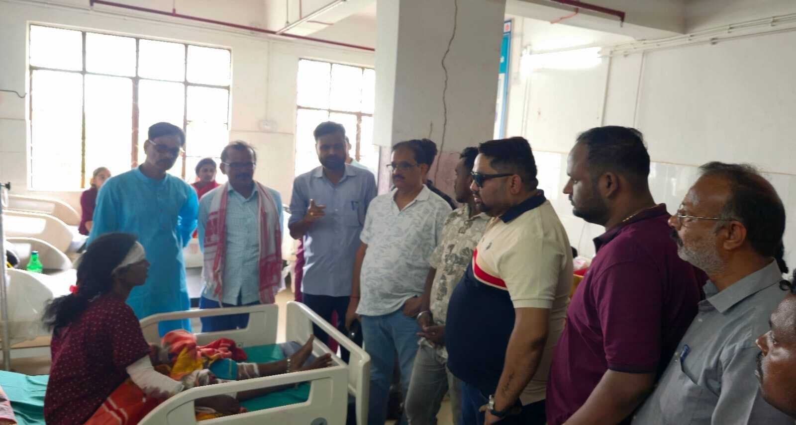 Deoghar News : पुनासी हादसे के घायलों ने कहा : बिना लाइट व सुरक्षा के देर रात तक करवाया जा रहा था काम