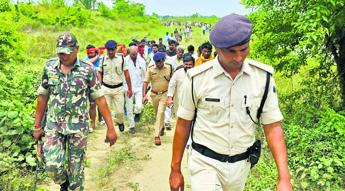 Gopalganj News : शादी समारोह में गयी किशोरी को अगवा कर की हत्या, चेहरे को तेजाब से जलाया