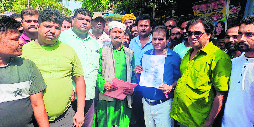 Gopalganj News : ऑर्केस्ट्रा संचालकों ने कलेक्ट्रेट में पहुंचकर एसपी से रखा अपना पक्ष, नरम पड़ी पुलिस, थाने को देना होगा ब्योरा