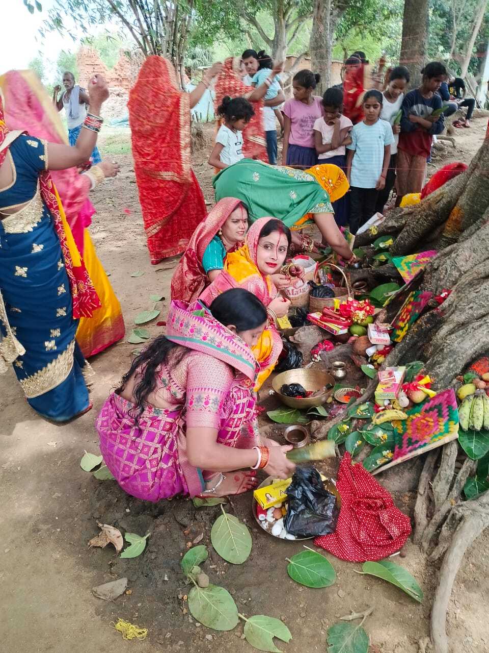 सुहागिनों ने श्रद्धा-भक्ति से वट सावित्री व्रत मनाया