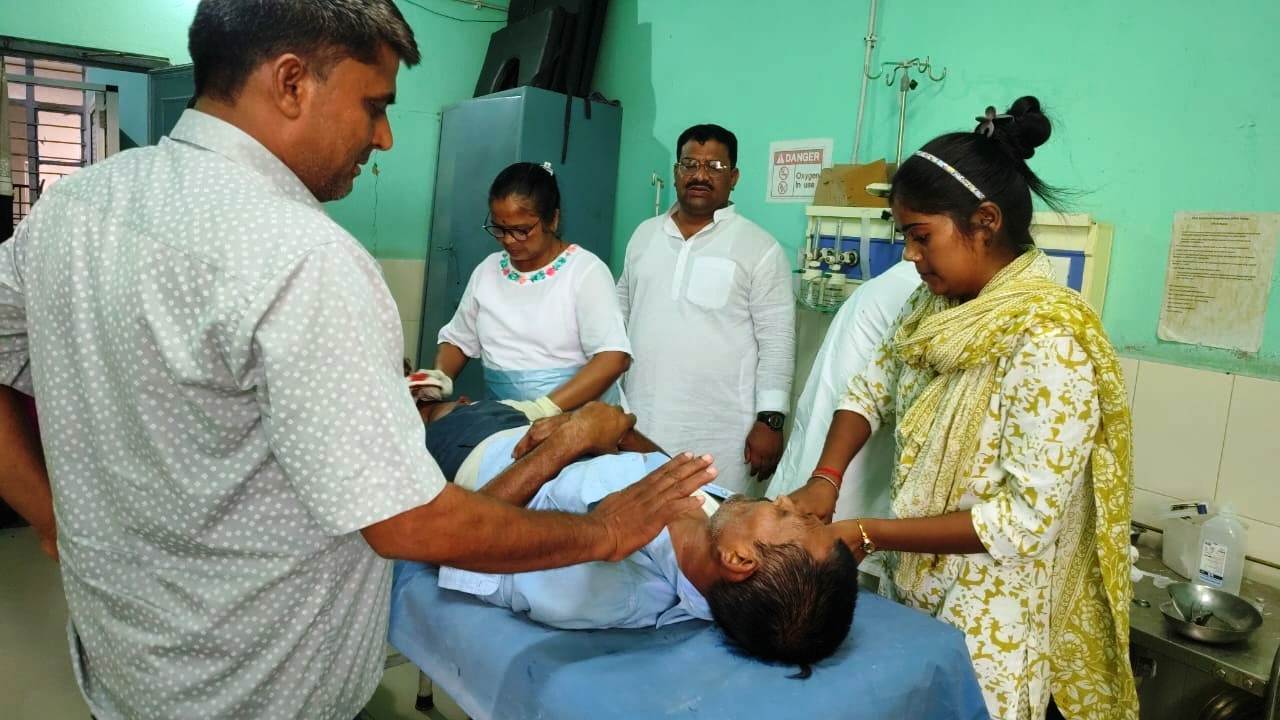 सड़क दुर्घटना में सास-ससुर व बहू घायल, ससुर रेफर