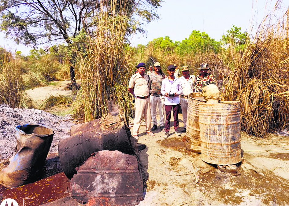 Hajipur News : 157 भट्ठियां की गयीं ध्वस्त, भारी मात्रा में शराब व उपकरण जब्त