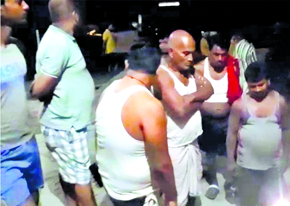Hajipur News : महुआ में घर लौट रहे चाय दुकानदार की स्काॅर्पियो से कुचल कर मौत