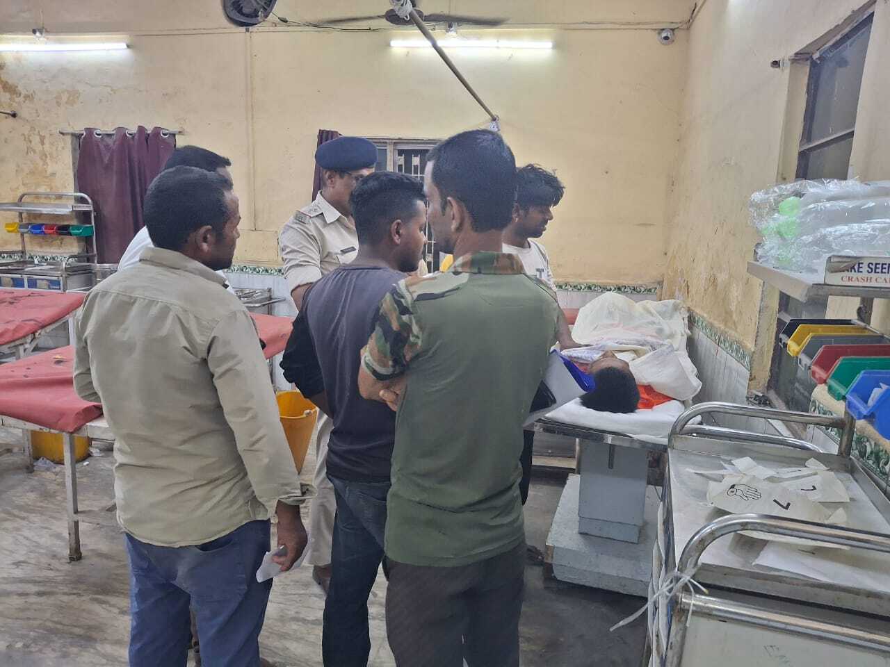 थावे रोड में सड़क हादसे में हरखुआ के युवक की गयी जान, मचा कोहराम