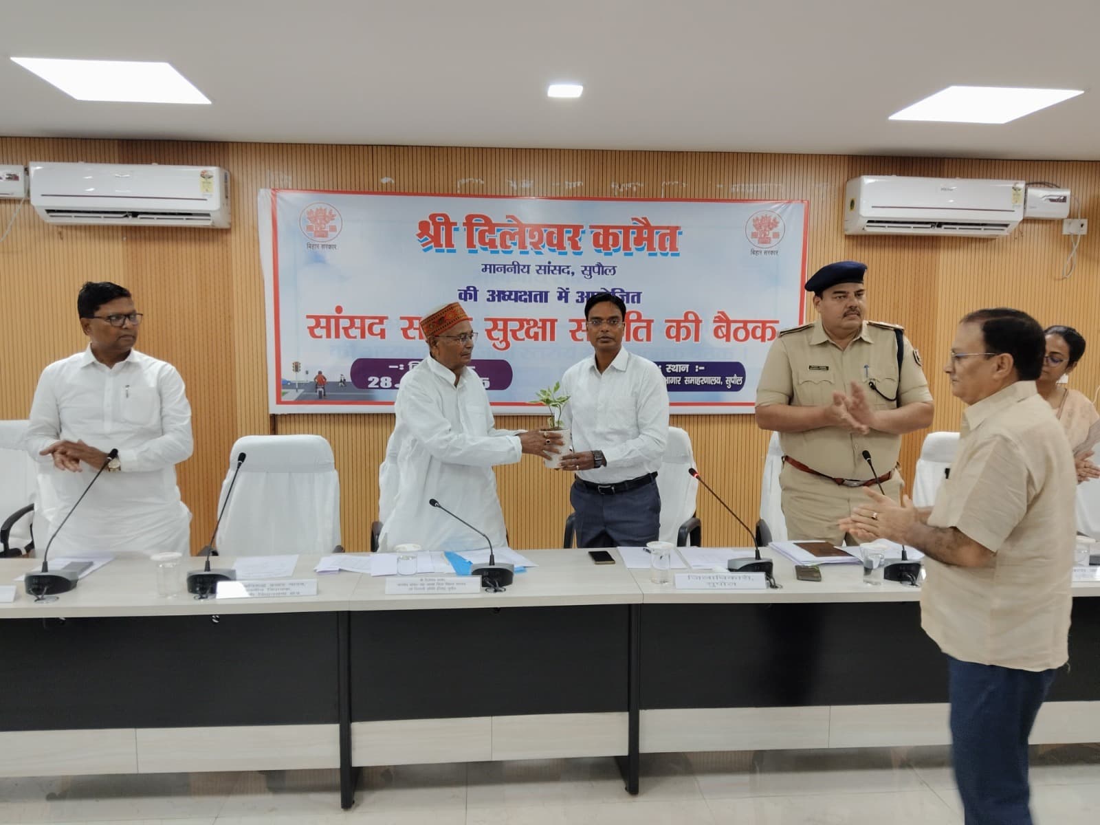 सड़क सुरक्षा समिति की बैठक सम्पन्न, सांसद की अध्यक्षता में लिए गए महत्वपूर्ण निर्णय