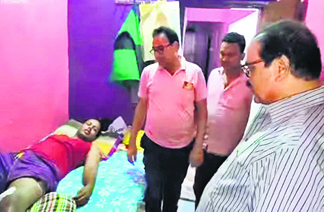 Saran News : एकमा में व्यवसायी पर फायरिंग और लूट के विरोध में बंद रही दुकानें, बुधवार को लौटी बाजार में रौनक