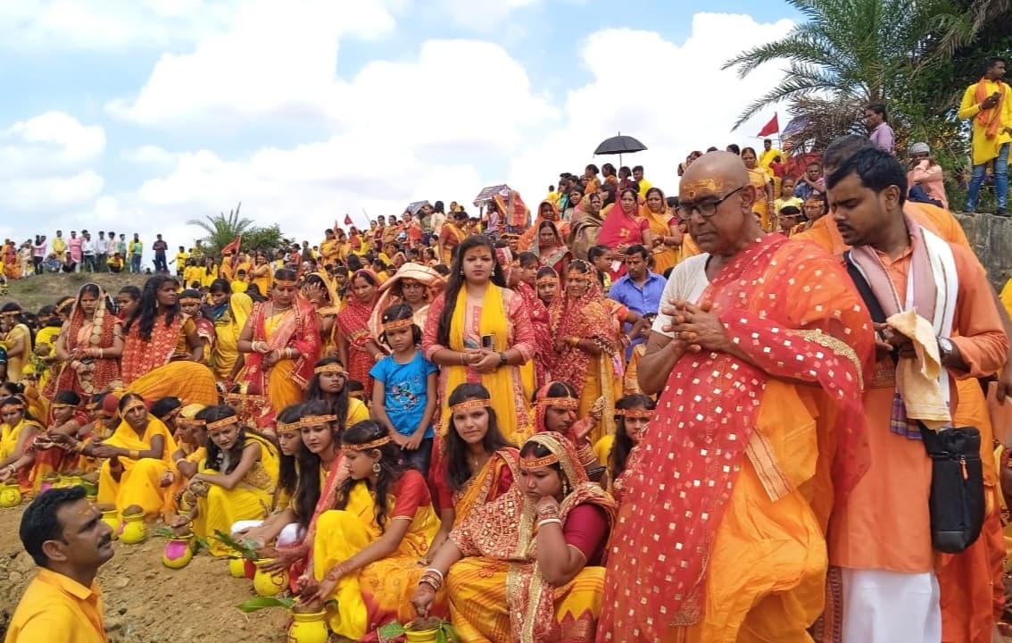 Giridih News: प्राण प्रतिष्ठा को निकली भव्य कलश यात्रा