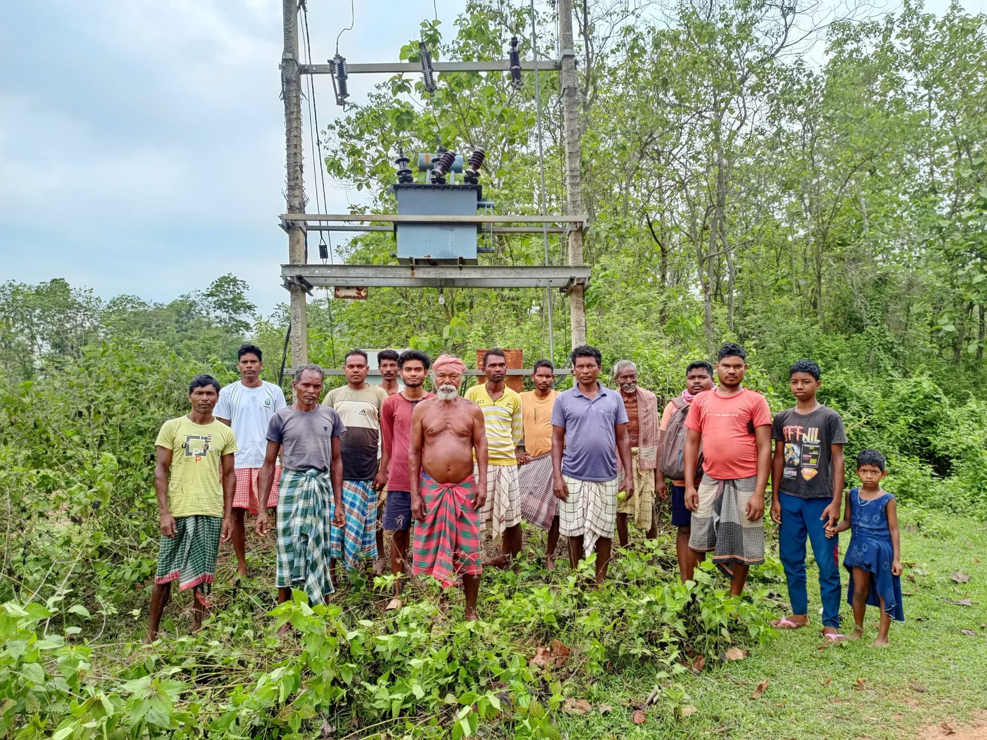 East Singhbhum News : डाही टोला का ट्रांसफॉर्मर खराब एक सप्ताह से अंधेरे में ग्रामीण