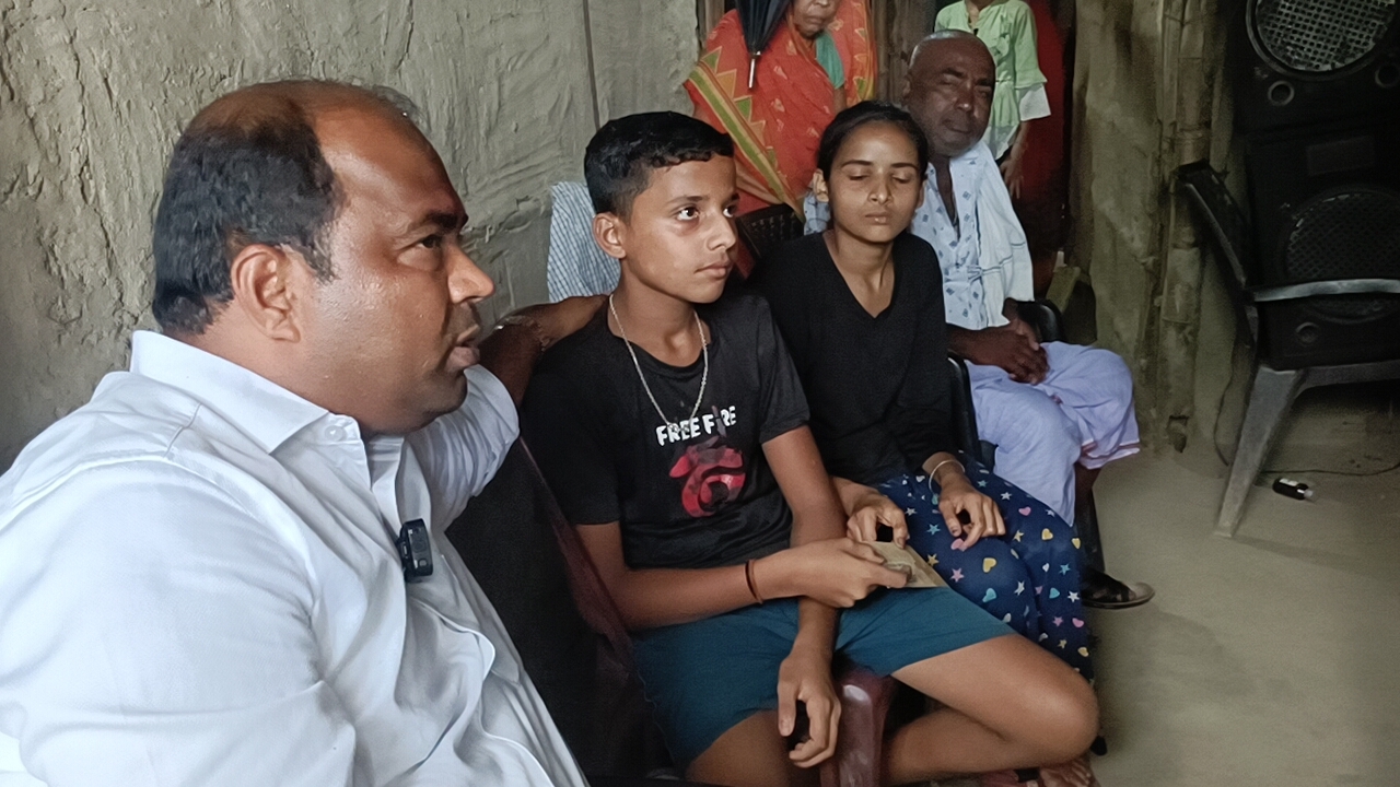 गायकी में लक्ष्मी ने क्षेत्र का नाम किया रौशन, प्रोत्साहन राशि व सम्मान पत्र से सम्मानित