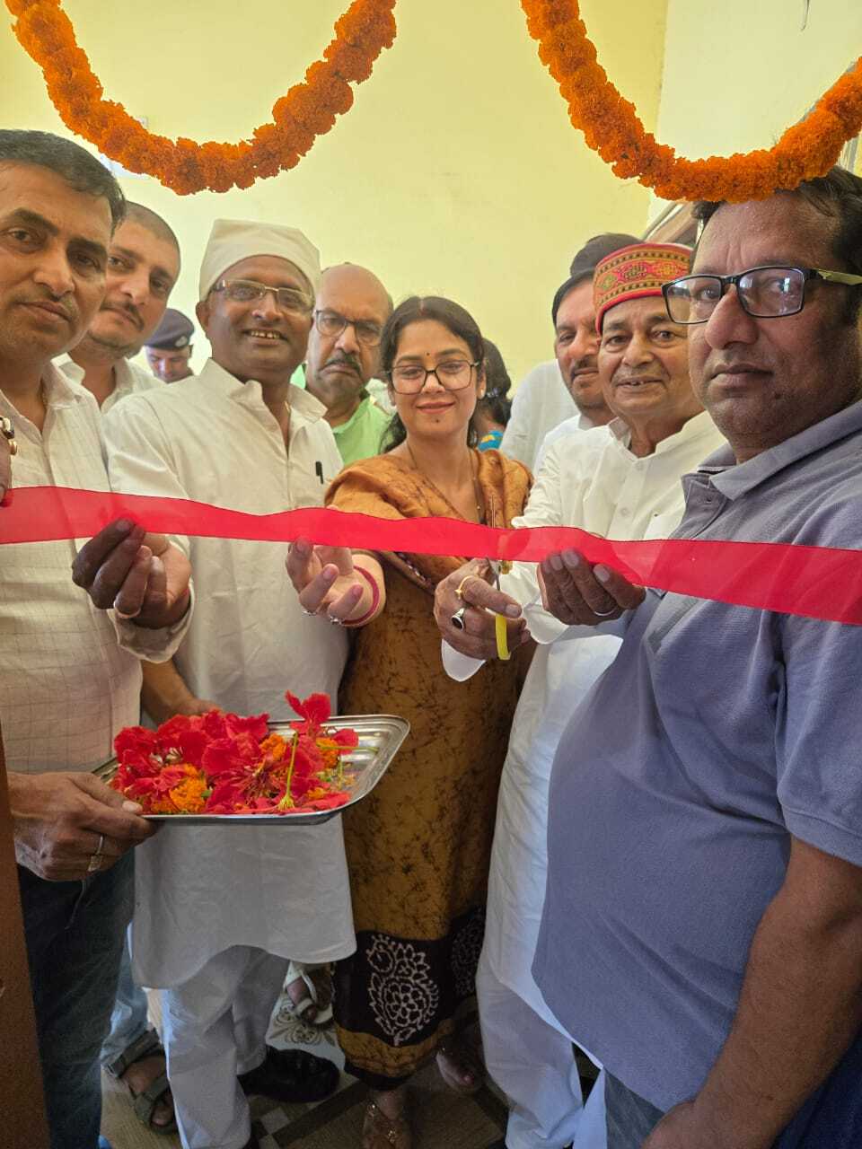 प्रखंड बीस सूत्री कार्यालय का सांसद ने किया उदघाटन, अधिकारियों के कामकाजों की प्रशंसा