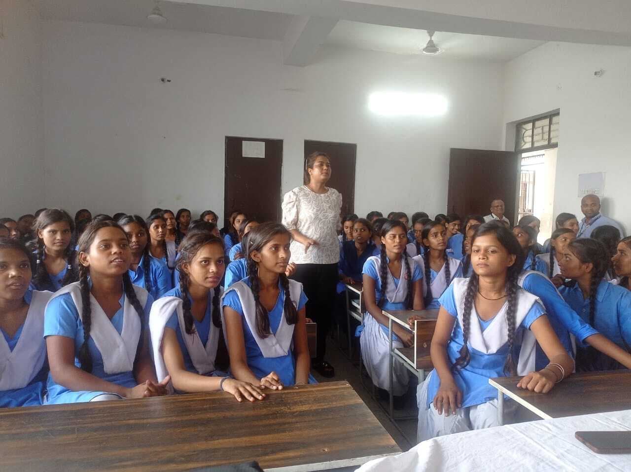 माहवारी स्वच्छता को लेकर किशोरी व युवतियों को किया गया जागरूक
