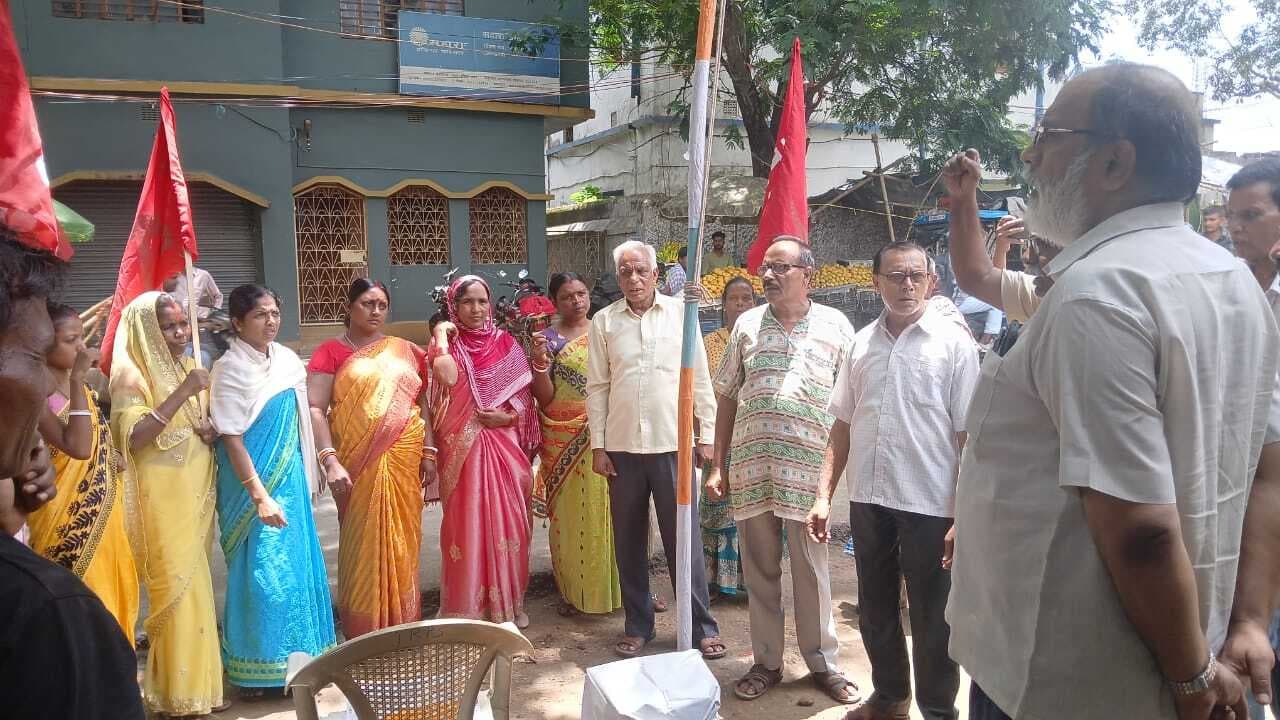 सीपीआइएम ने झंडोत्तोलन कर मनाया सीटू का 56वां स्थापना दिवस