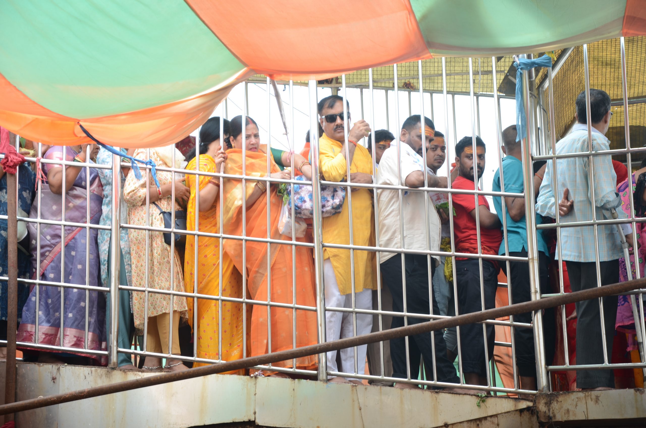 Deoghar news : हर दिन बढ़ रही बाबा धाम में श्रद्धालुओं की भीड़, 60 हजार भक्तों ने किया जलार्पण