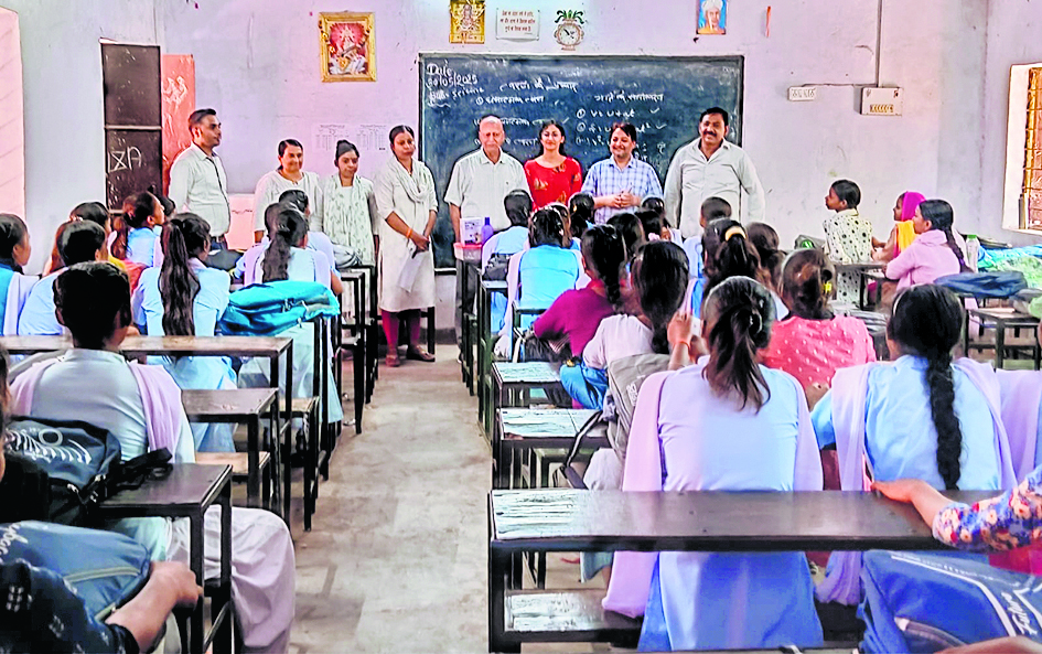 Gaya News : कैंसर से बचाव का संदेश, 153 बच्चियों को लगा टीका