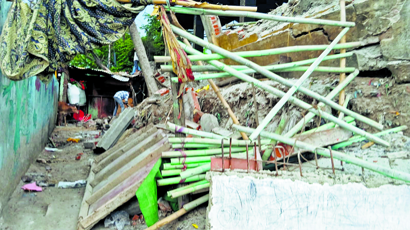 Gaya News : श्मशानघाट के दीवार गिरने से आधा दर्जन से अधिक घायल
