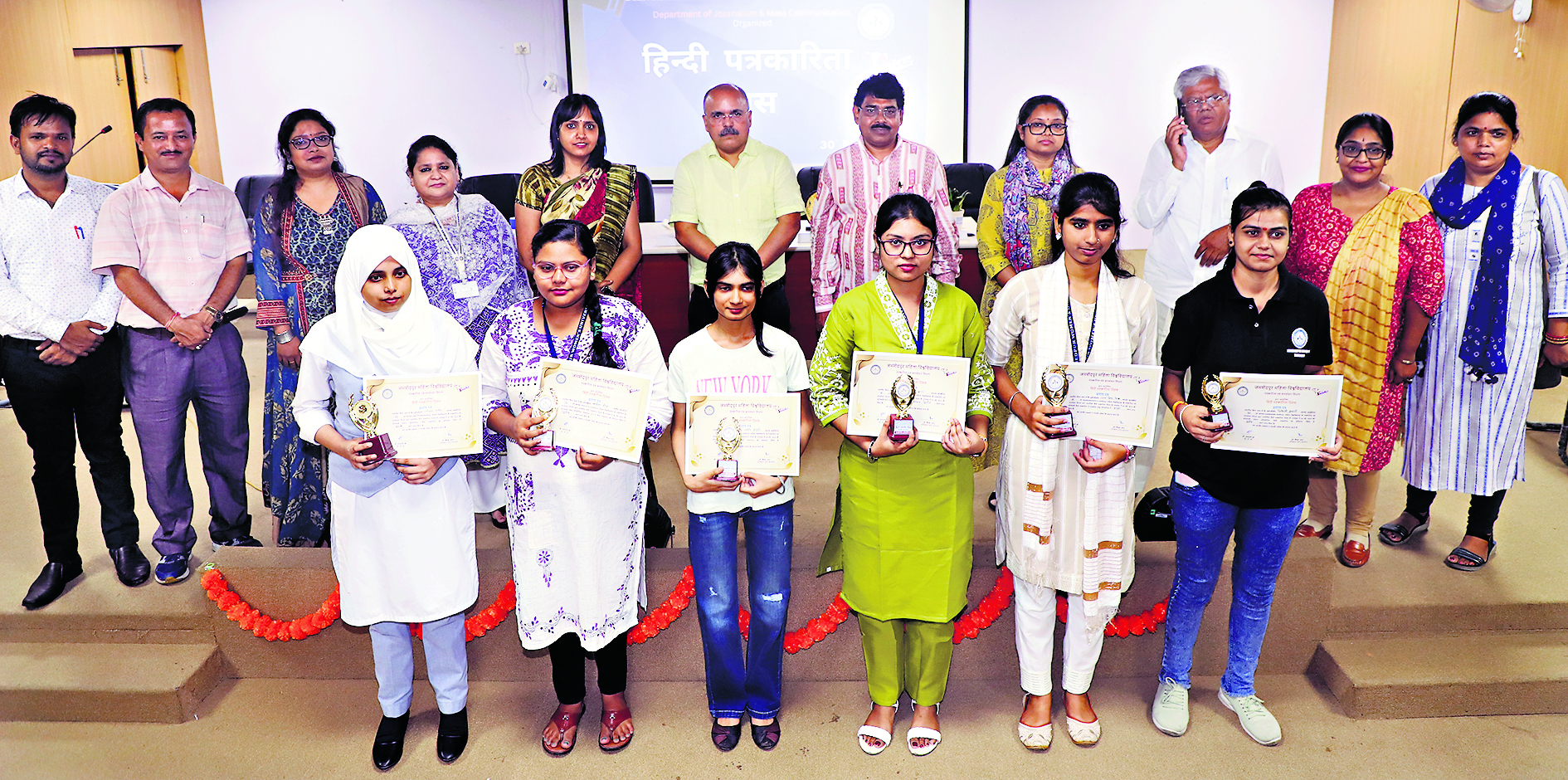 Jamshedpur News : हिंदी पत्रकारिता को बचाने की जिम्मेदारी युवाओं पर : संजय मिश्रा