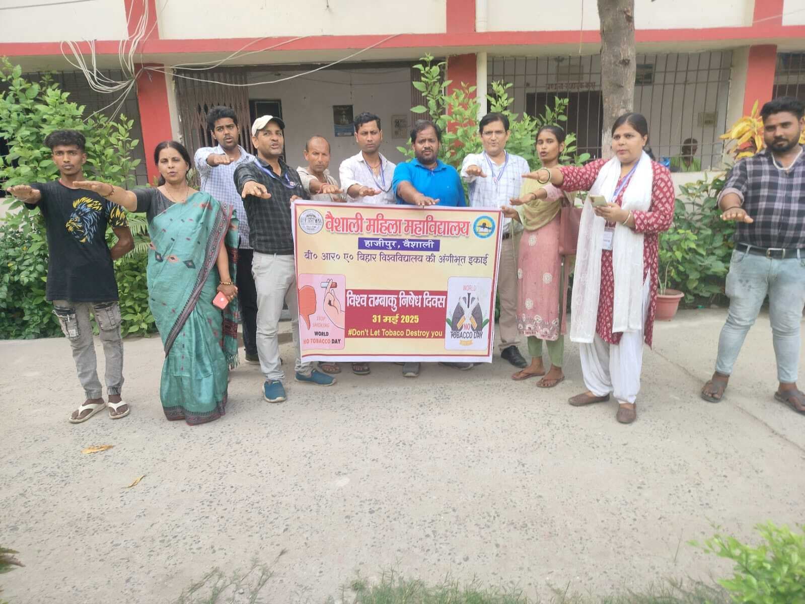 hajipur news. पोस्टर मेकिंग प्रतियोगिता में सिल्की को प्रथम स्थान