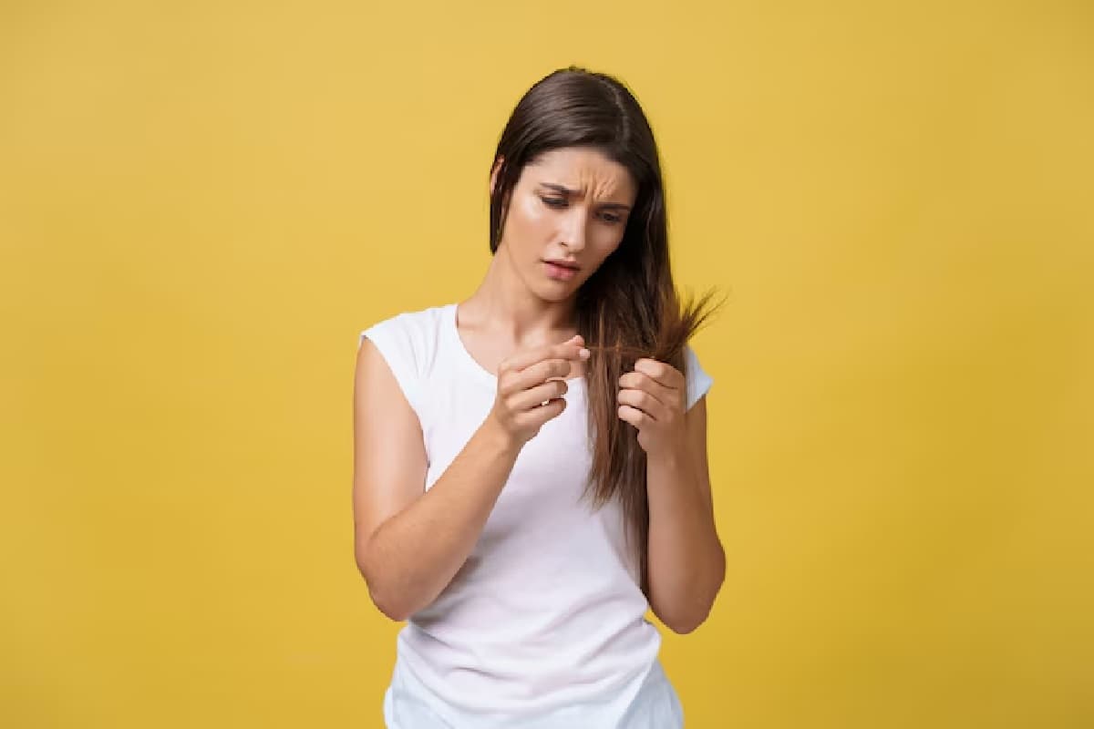 Hair Care Tips: नारियल तेल में मिलाएं ये जादुई चीजें, सभी लोग पूछेंगे लंबे और घने बालों का राज