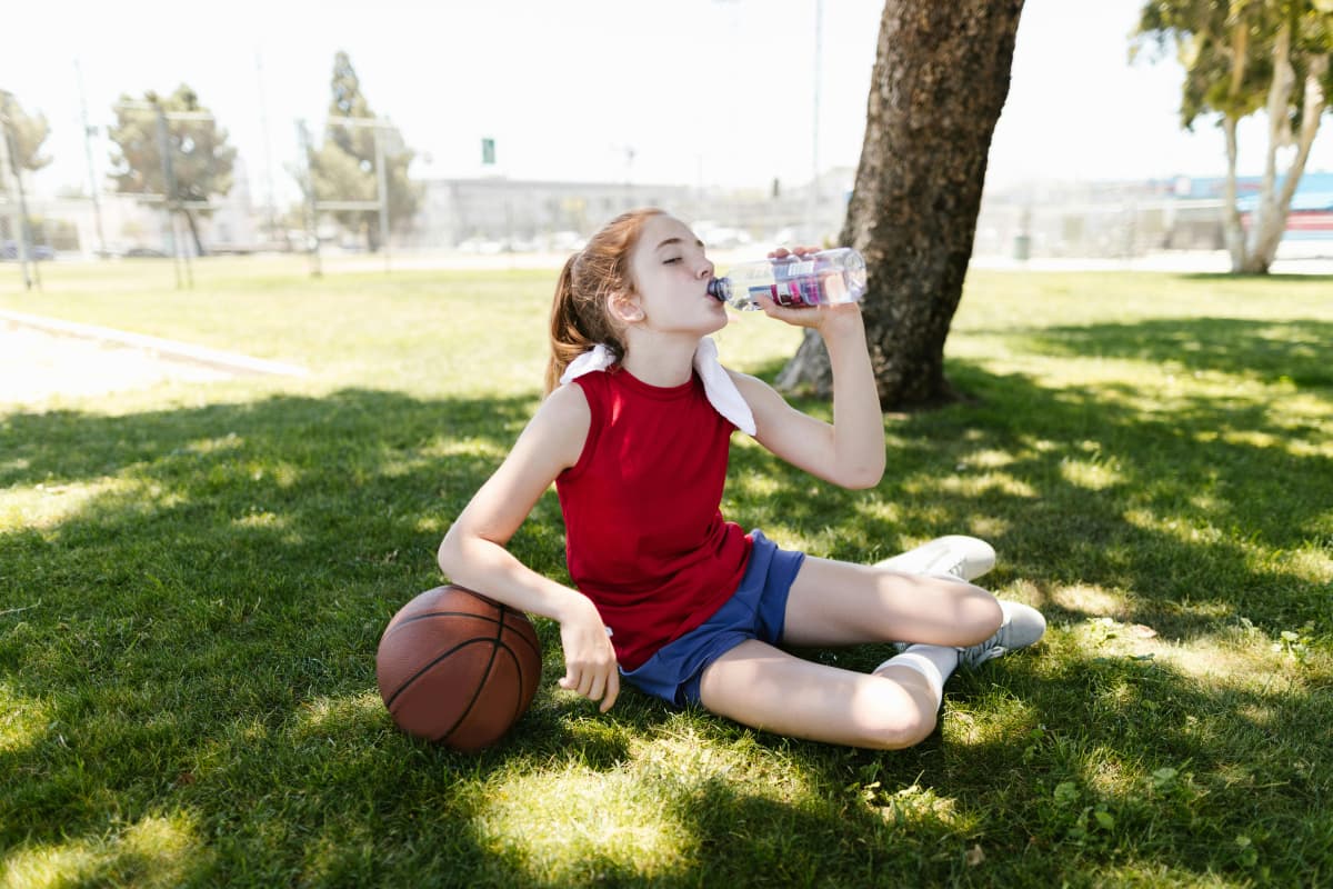 Parenting Tips: बच्चों में दिखे ये संकेत तो हो जाएं सावधान, शरीर में हो रही पानी की कमी की तरफ करते हैं इशारा