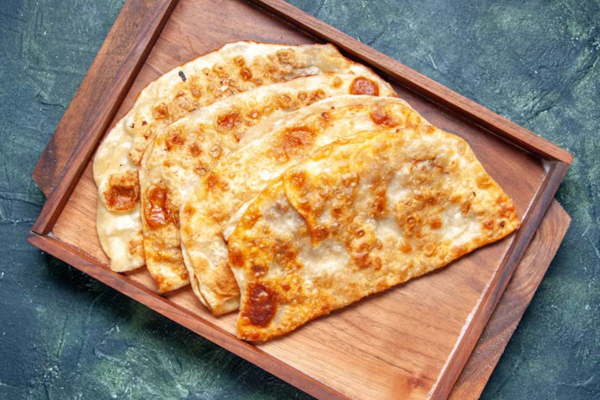 Pizza Paratha Recipe: अब बच्चा नहीं करेगा खाने में नाटक, बनाएं झटपट टेस्टी पिज्जा पराठा