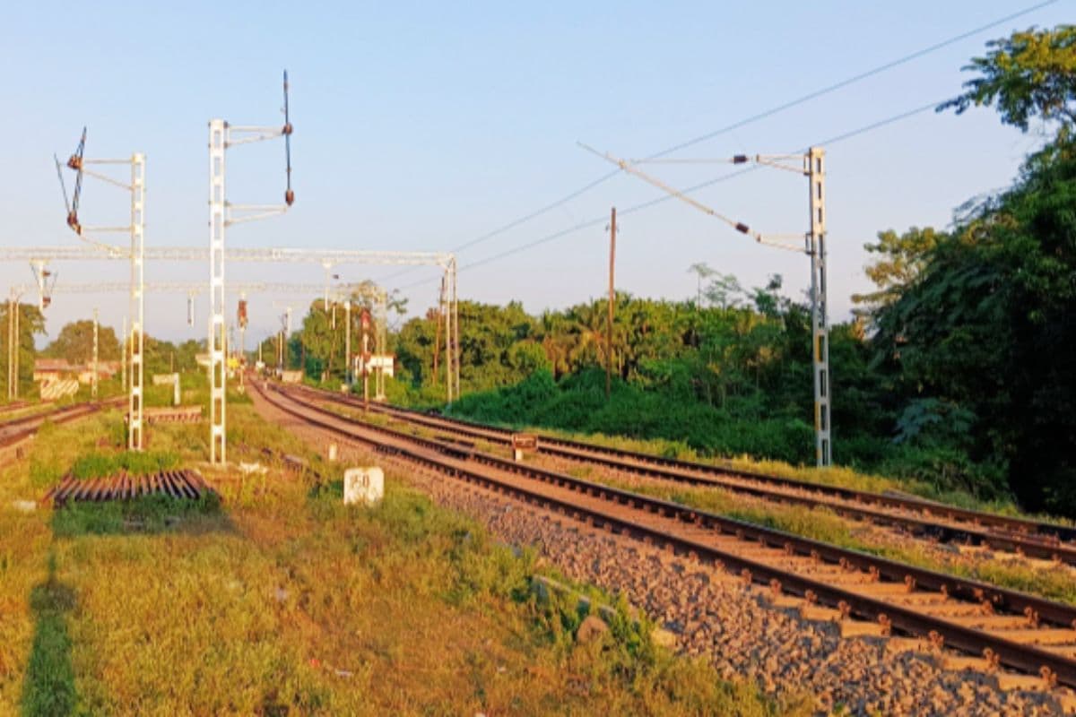 Indian Railways News: रेलवे ने सीनी-कांड्रा में लिया ब्लॉक, 4 ट्रेनों को कर दिया रद्द
