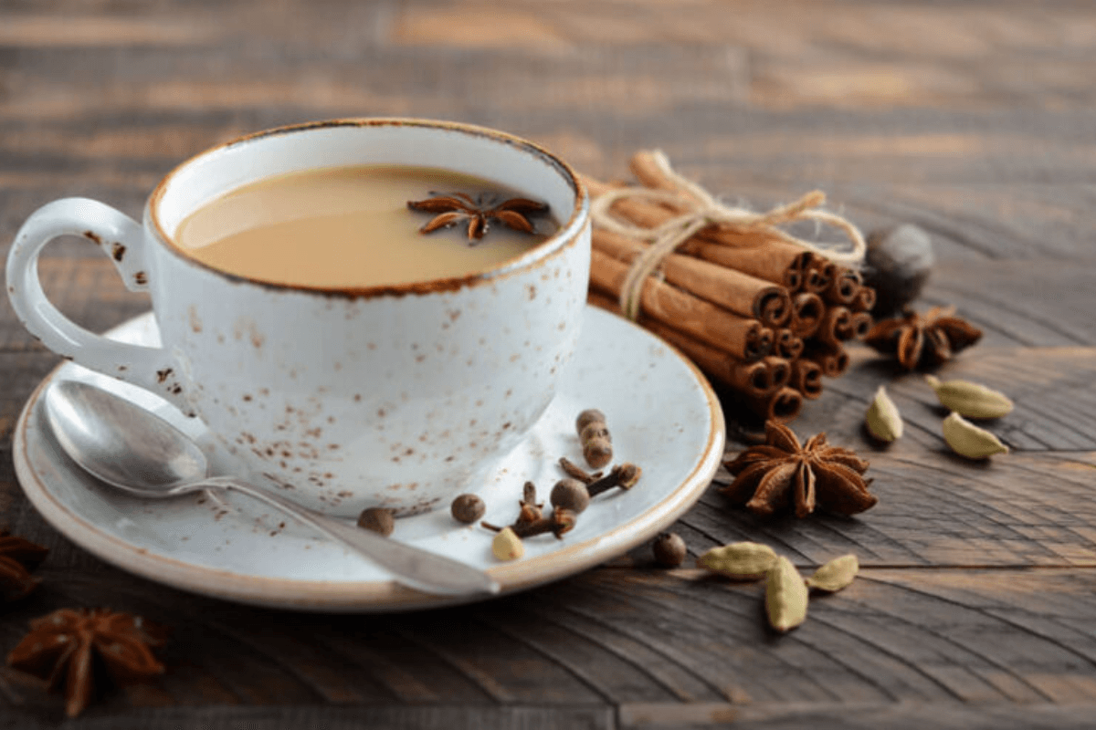 Rajwadi Chai Recipe: शाही स्वाद के साथ लें राजवाड़ी चाय की चुस्की, बनाने में है बेहद आसान
