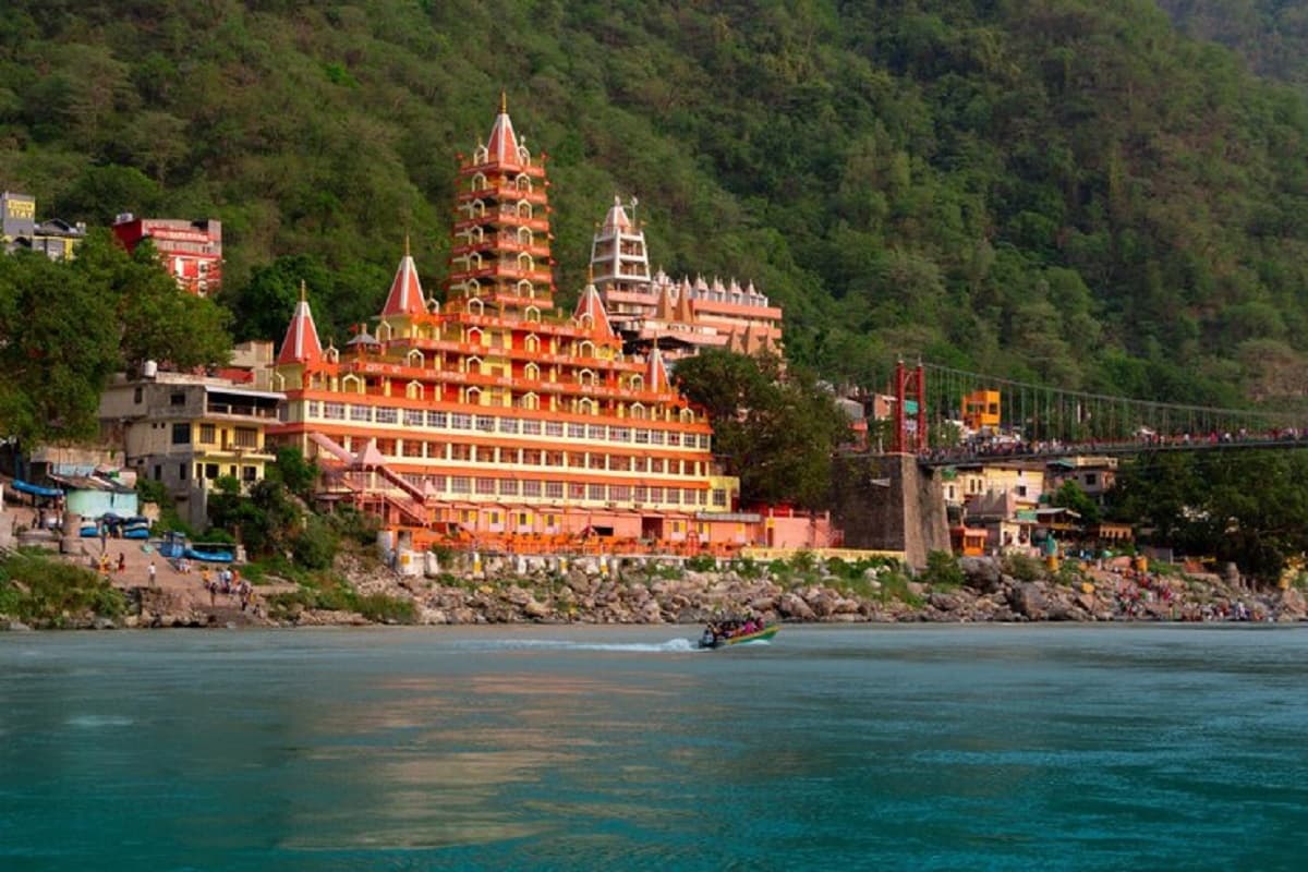 Saste Ashram in Rishikesh: गर्मियों में घूमने का प्लान, गंगा किनारे इन बजट हॉस्टल्स में लें सुकूनभरा स्टे
