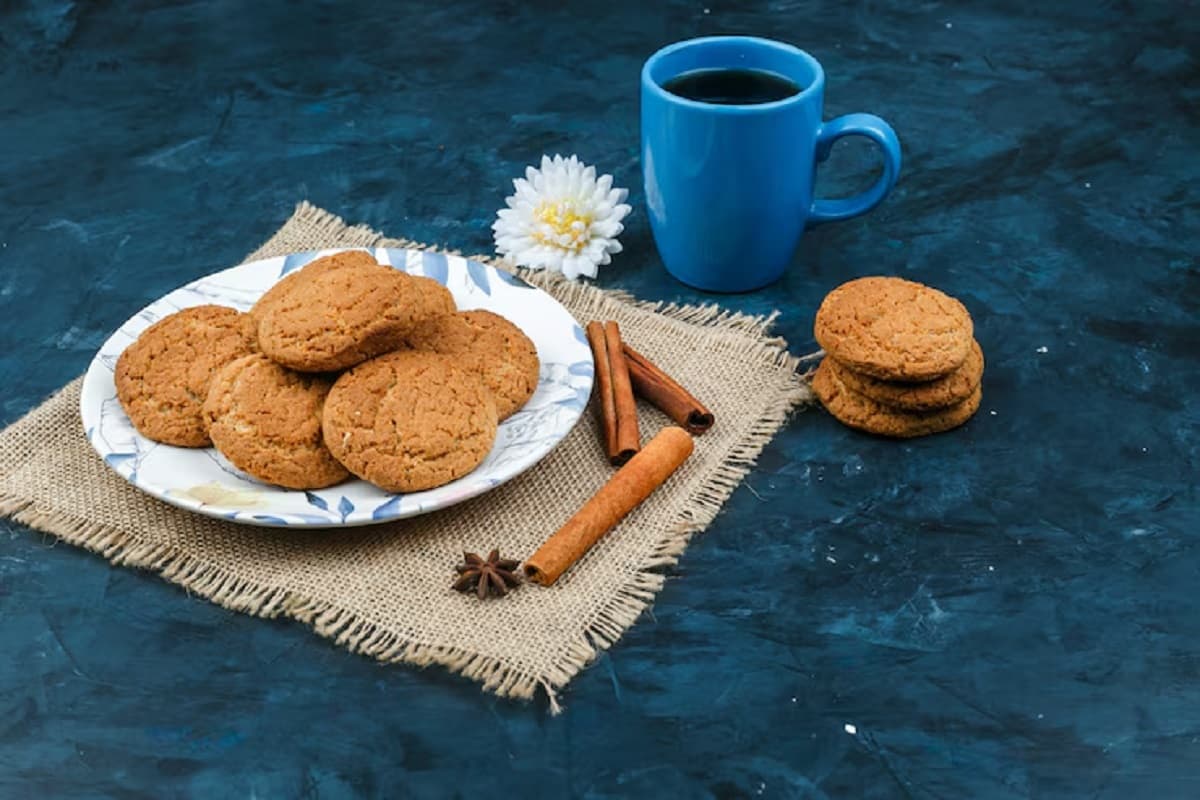 Health Tips: चाय और बिस्किट का कॉम्बो नहीं है हेल्दी, जानिए कैसे डालता है सेहत पर बुरा असर