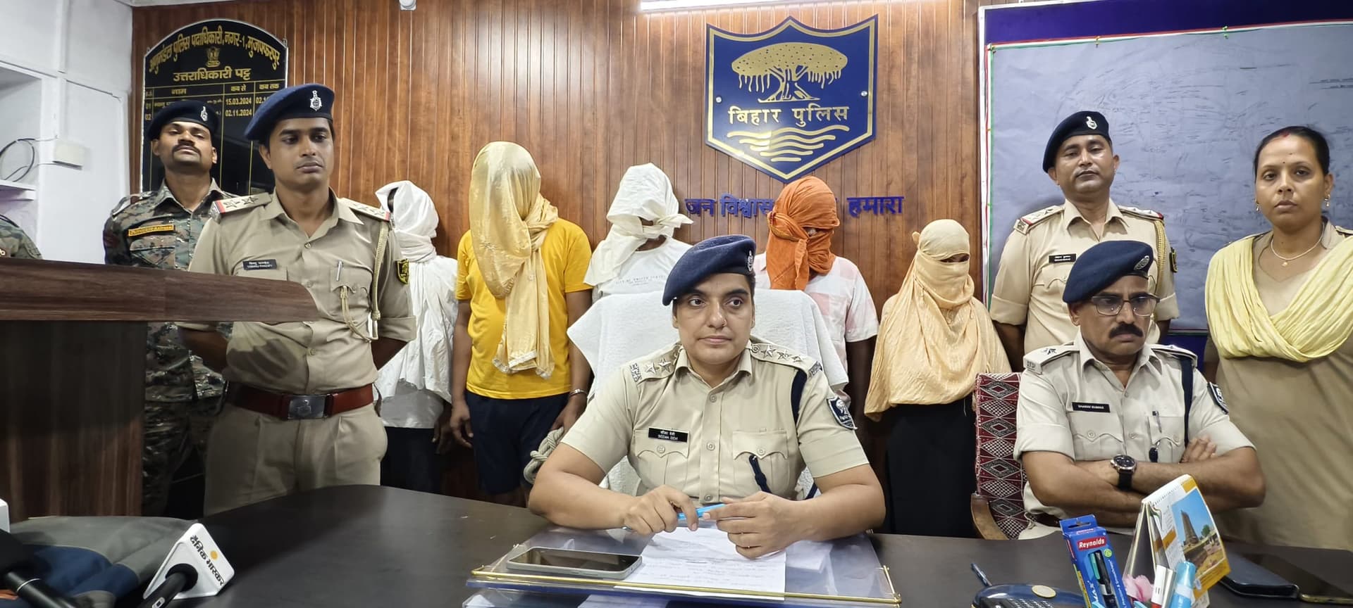 मुजफ्फरपुर: होटल में ग्राहकों के डिमांड पर होती थी लड़कियों की सप्लाई, दंपत्ती समेत पांच गिरफ्तार