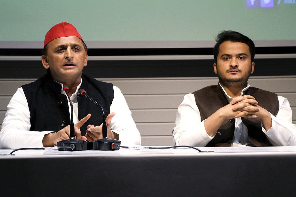 आजम खान के बेटे अब्दुल्ला की बढ़ीं मुश्किलें, प्रशासन ने जारी किए 4.64 करोड़ की आरसी