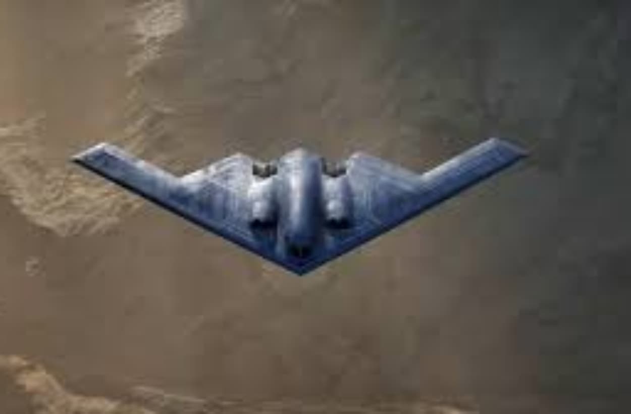 अमेरिका ने ईरान के किस एयरबेस को किया टारगेट? B-2 बॉम्बर्स ने कितनी मचाई तबाही