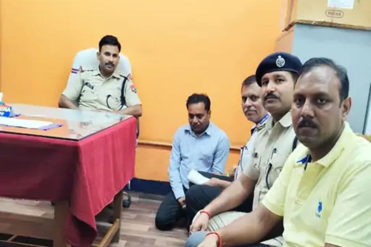 दरभंगा जंक्शन पर फर्जी ADRM साहेब गिरफ्तार, खुद को समस्तीपुर का अधिकारी बताकर कर रहे थे यात्रा