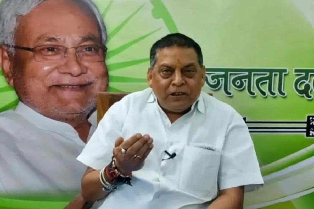 Bihar Politics: लालू यादव ने RJD के राष्ट्रीय अध्यक्ष पद पर चुनाव  के लिए किया नामांकन, JDU ने कसा तंज 