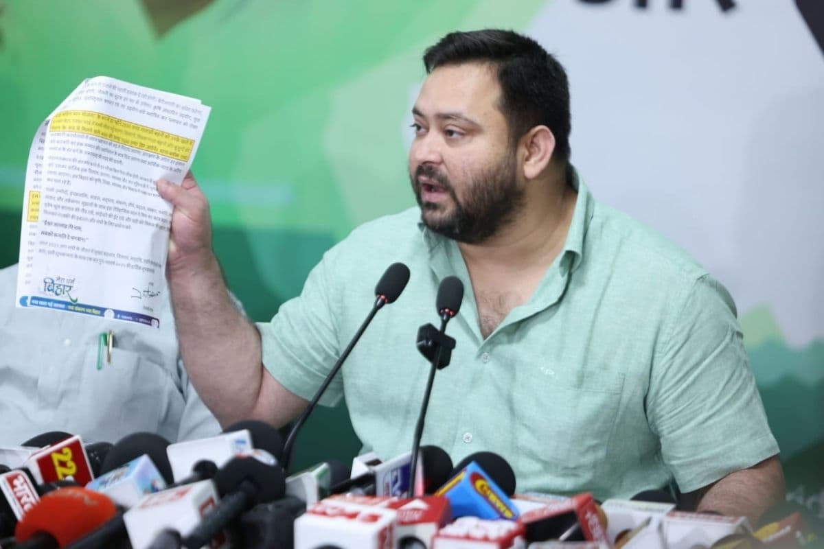 Bihar Politics: तेजस्वी यादव के सीएम बनने को लेकर RJD का बड़ा दावा, चुनाव आयोग को लेकर कह दी ये बात 