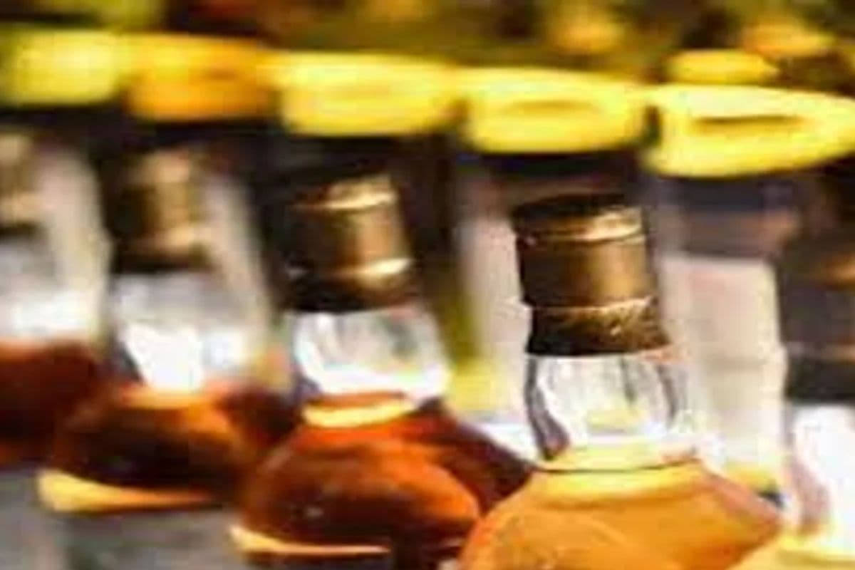 बॉक्स से मछली के बदले निकली शराब, बिहार के कुरियर सेंटर में गंध ने खोला तस्करी का राज