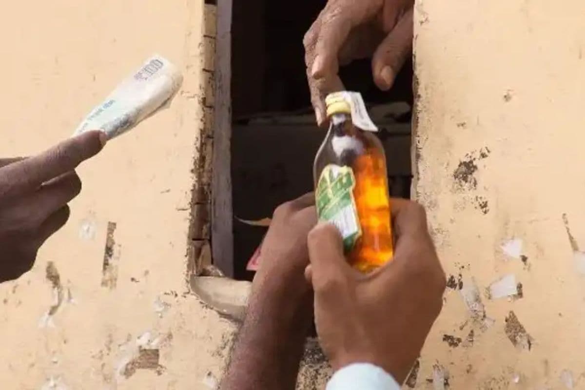 Bihar News: बिहार के इस जिले में चल रहा था नकली शराब का गोरखधंधा, भारी मात्रा में स्प्रिट और नकली पैकिंग सामग्री बरामद