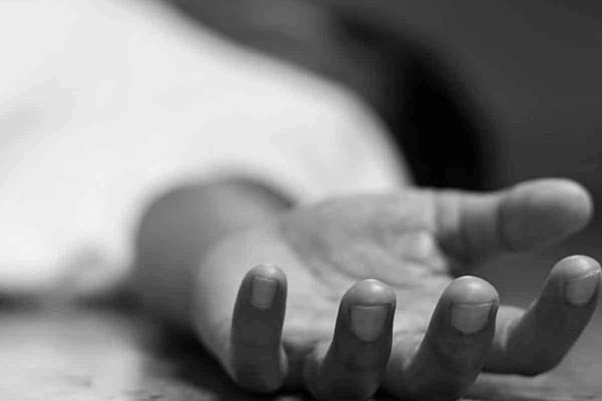 Crime News : भुरकुंडा जंगल में पेड़ से लटका मिला अज्ञात व्यक्ति का शव, जांच में जुटी पुलिस