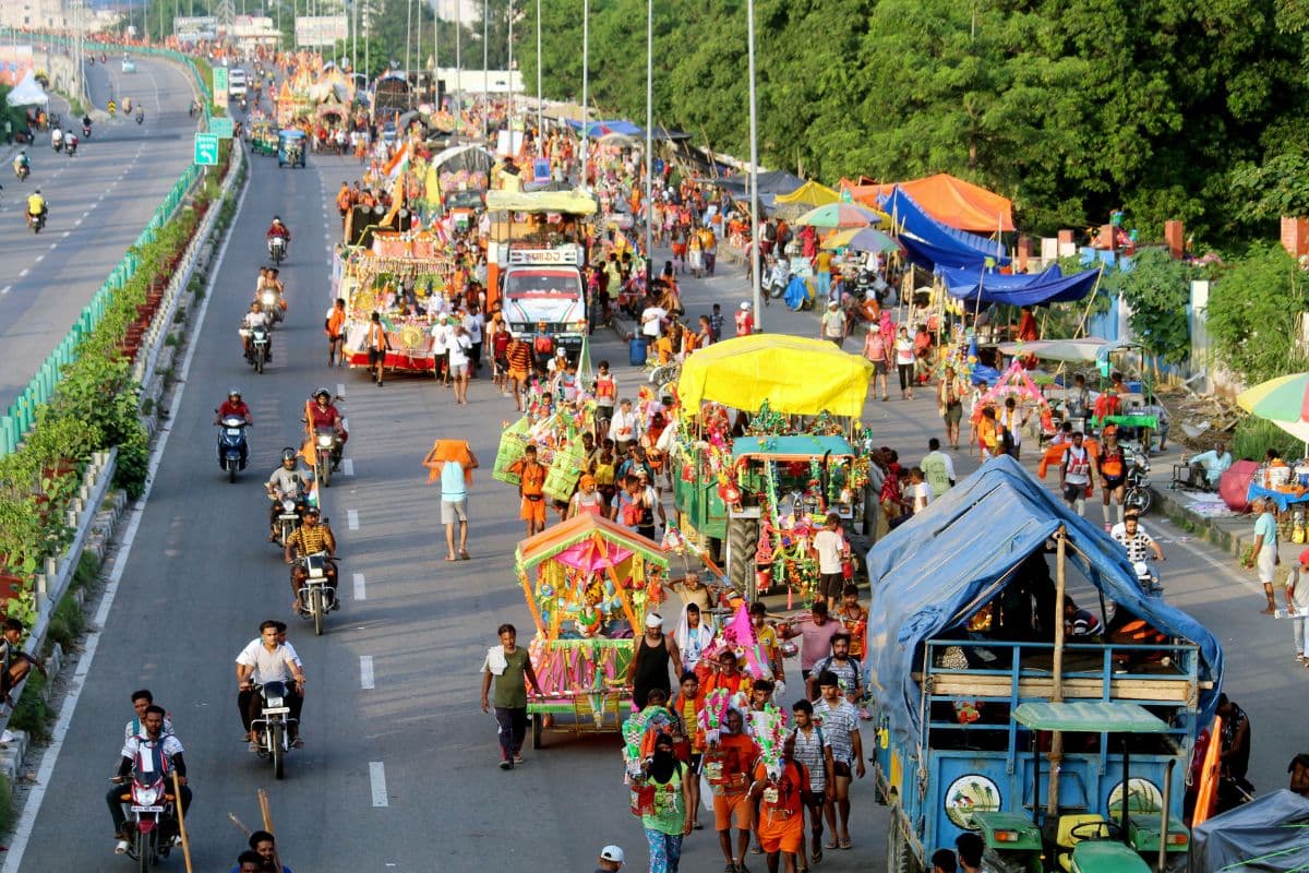 Kanwar Yatra 2025: योगी सरकार के QR कोड आदेश पर रोक लगाने से SC की मनाही, लागू रहेगा नियम