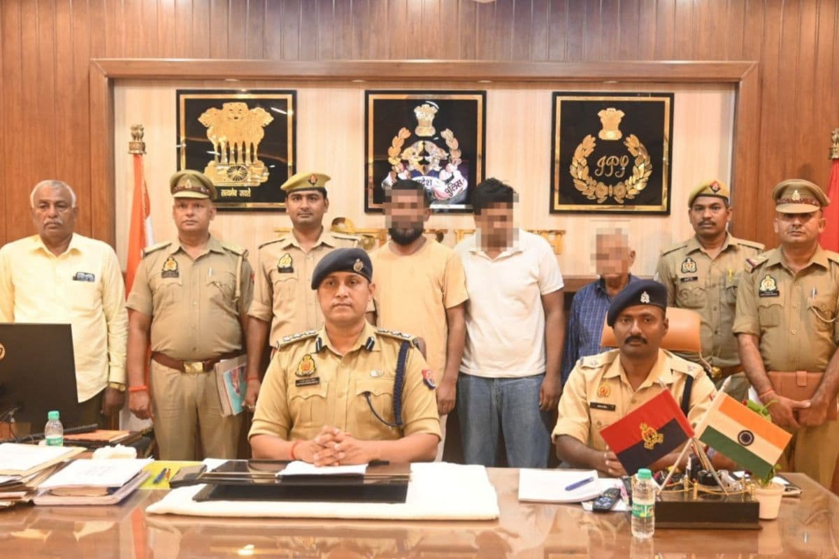 पाकिस्तानी के पास मिले आधार से लेकर आयुष्मान कार्ड, घुसपैठिया समेत 3 लोग गिरफ्तार