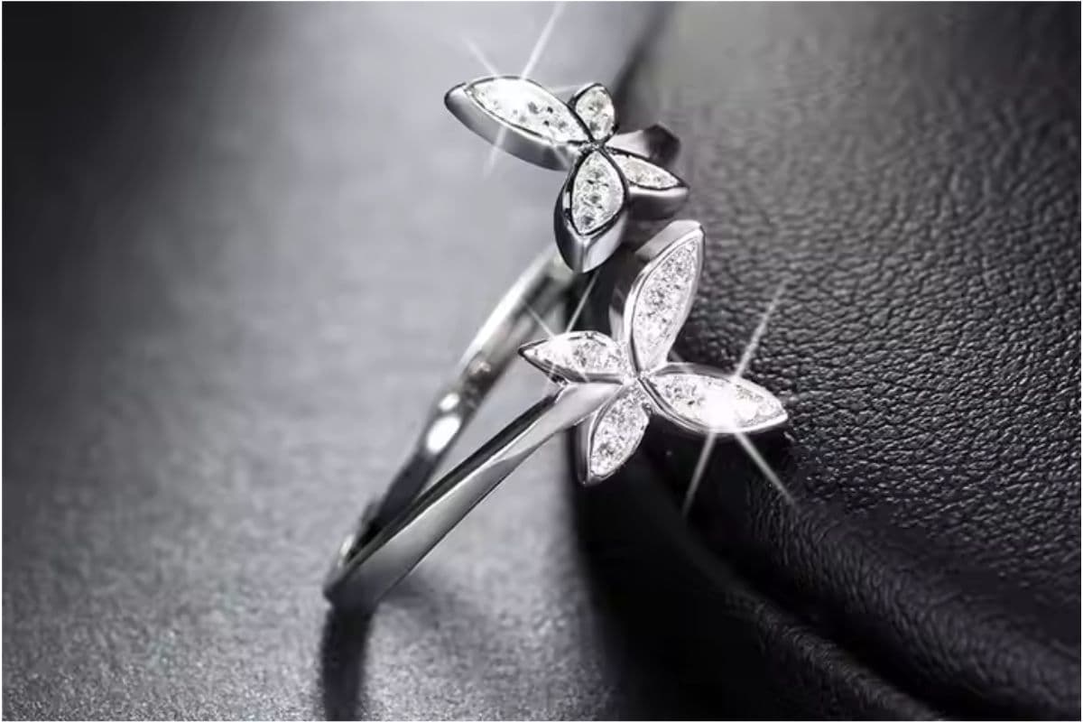 Latest Silver Ring Designs: अपने हाथों को दें स्टाइलिश टच,ट्राय करें लेटेस्ट सिल्वर रिंग डिजाइन