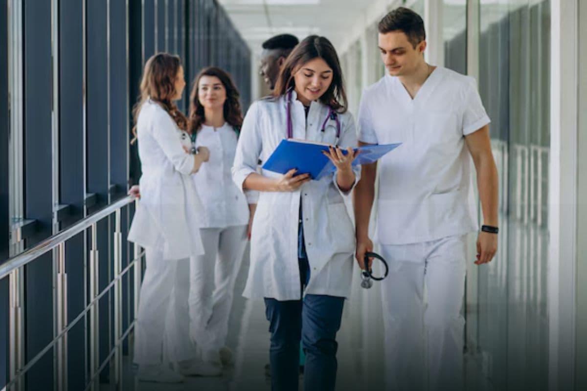 NEET CUTOFF Marks 2025: नीट में कम Score होने पर ऐसे मिलेगी MBBS सीट, ये कॉलेज करते हैं Admission