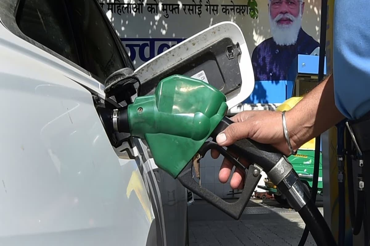 No fuel for old cars: अब 1 नवंबर से नहीं मिलेगा पुरानी गाड़ियों को ईंधन, दिल्ली सरकार ने किया ऐलान