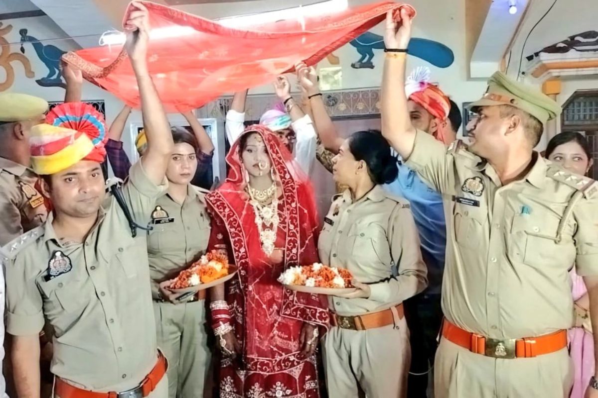 भाई की गई जान तो रुक गई शादी, पुलिस ने उठाई बहन की डोली, देख के आंखों में आएंगे आंसू