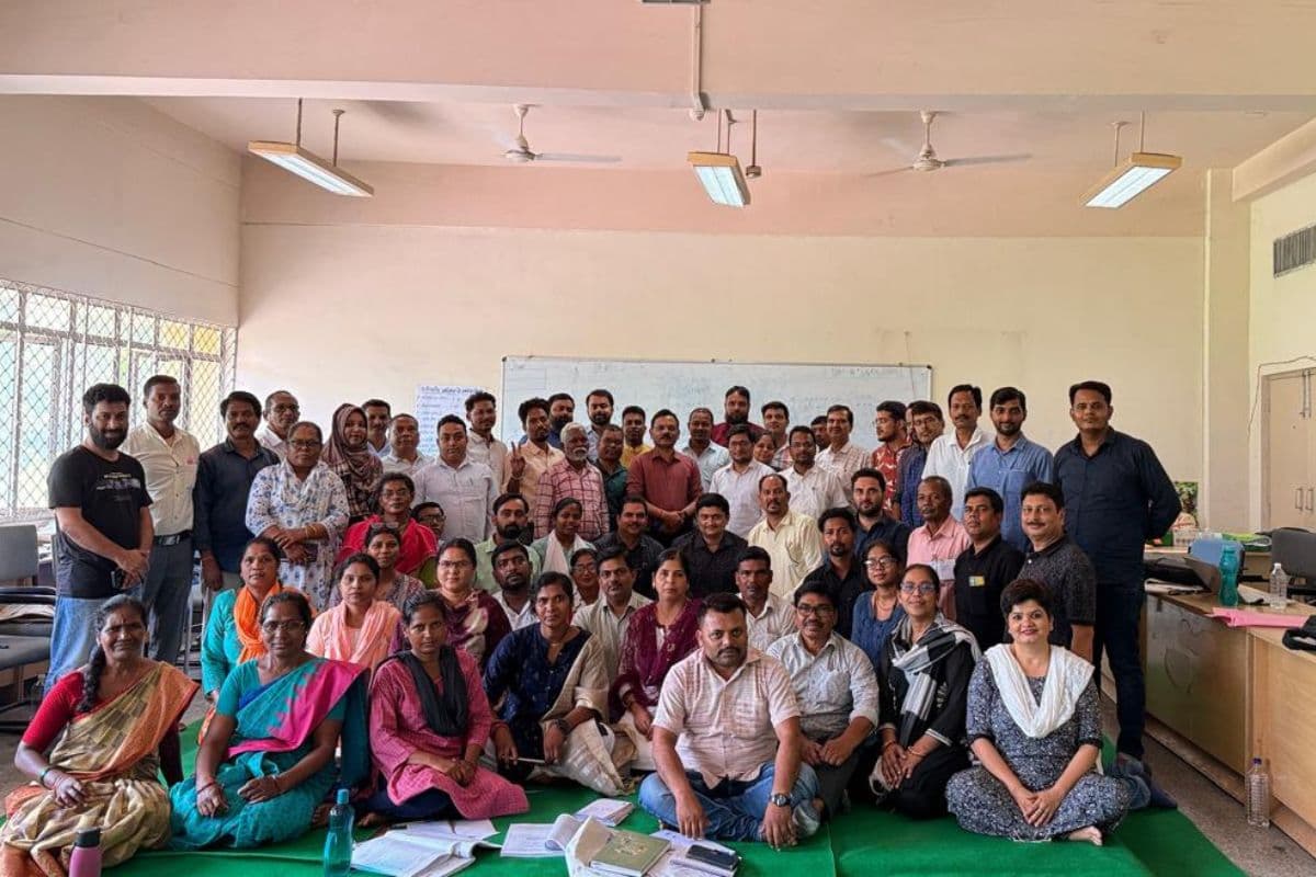 झारखंड में तीसरी क्लास तक के ये बच्चे मातृभाषा में ‘पलाश’ से करेंगे पढ़ाई, चुटकी में सॉल्व करेंगे मैथ्स के सवाल
