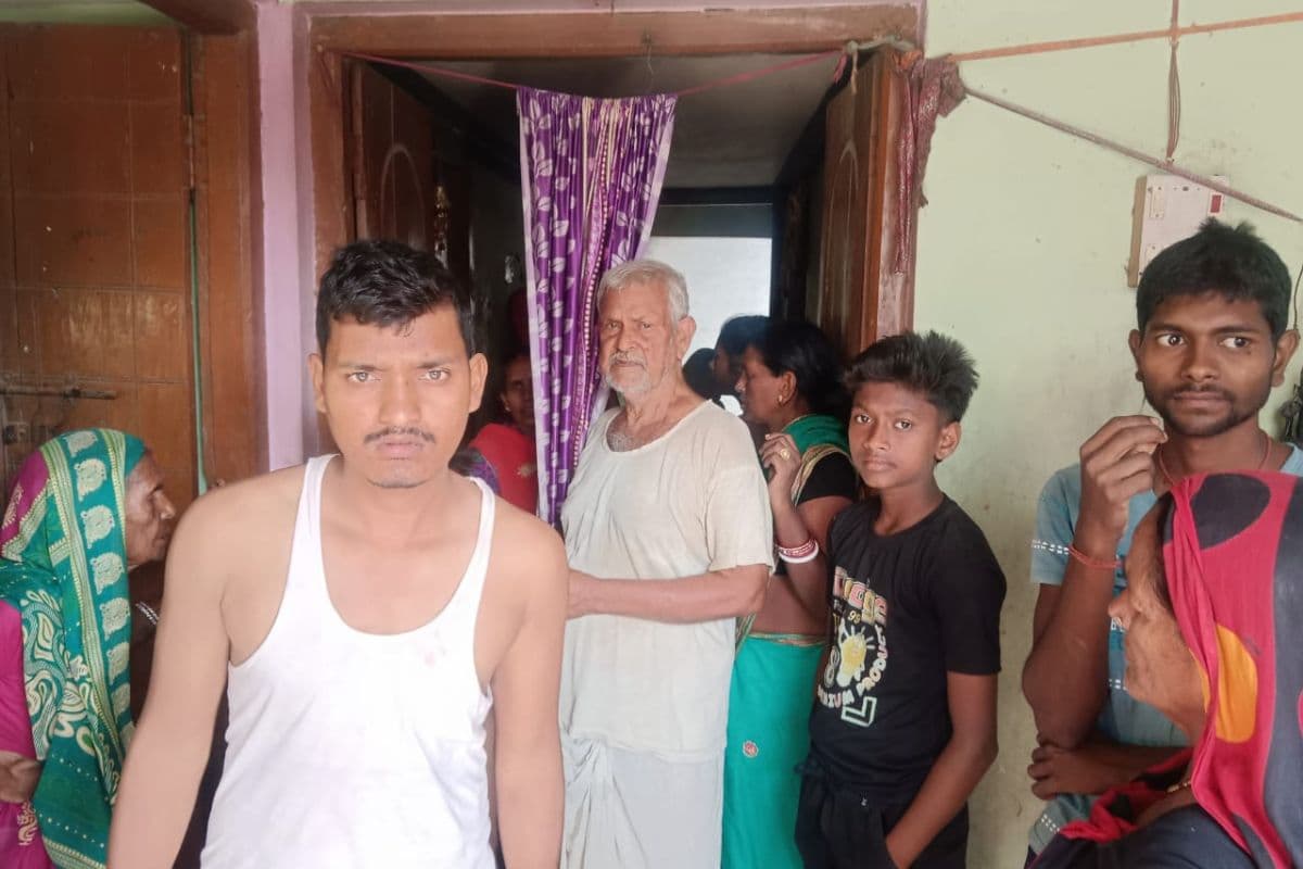 Road Accident: बिहार में बाइक सवार पति-पत्नी को घसीटती गई कार, दोनों की दर्दनाक मौत Road Accident: बिहार में बाइक सवार पति-पत्नी को घसीटती गई कार, दोनों की दर्दनाक मौत