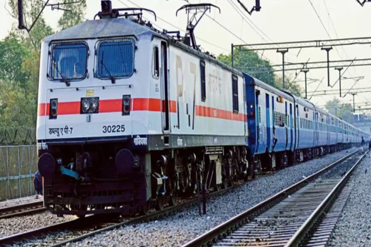 Bihar Train News: रेलवे यात्रियों के लिए बेहद खास खबर, नए नियम के बाद अब एजेंट से पहले ले सकते हैं तत्काल टिकट