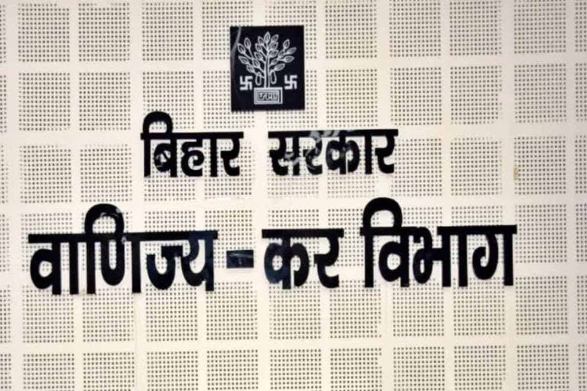 Patna News: पटना में तीन स्वर्ण व्यापारियों के ठिकानों पर वाणिज्य कर विभाग का छापा, 70 किलो सोना और 5500 किलो चांदी बरामद