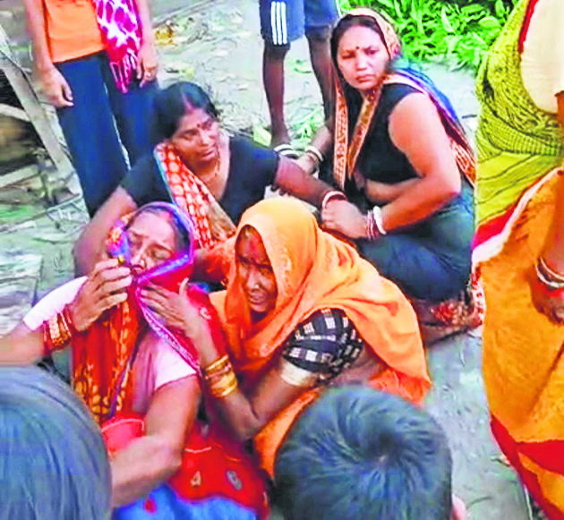 Gopalganj News : अमवां नकछेद में आंधी-पानी का कहर, पेड़ गिरने से बुजुर्ग की मौत