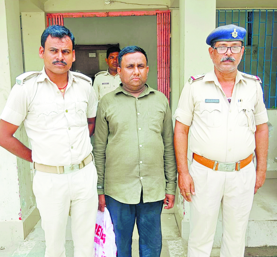 Gopalganj News : केन्या भेजने के नाम पर यूपी के 10 बेरोजगारों से आठ लाख का फ्रॉड करने का आरोपित गिरफ्तार