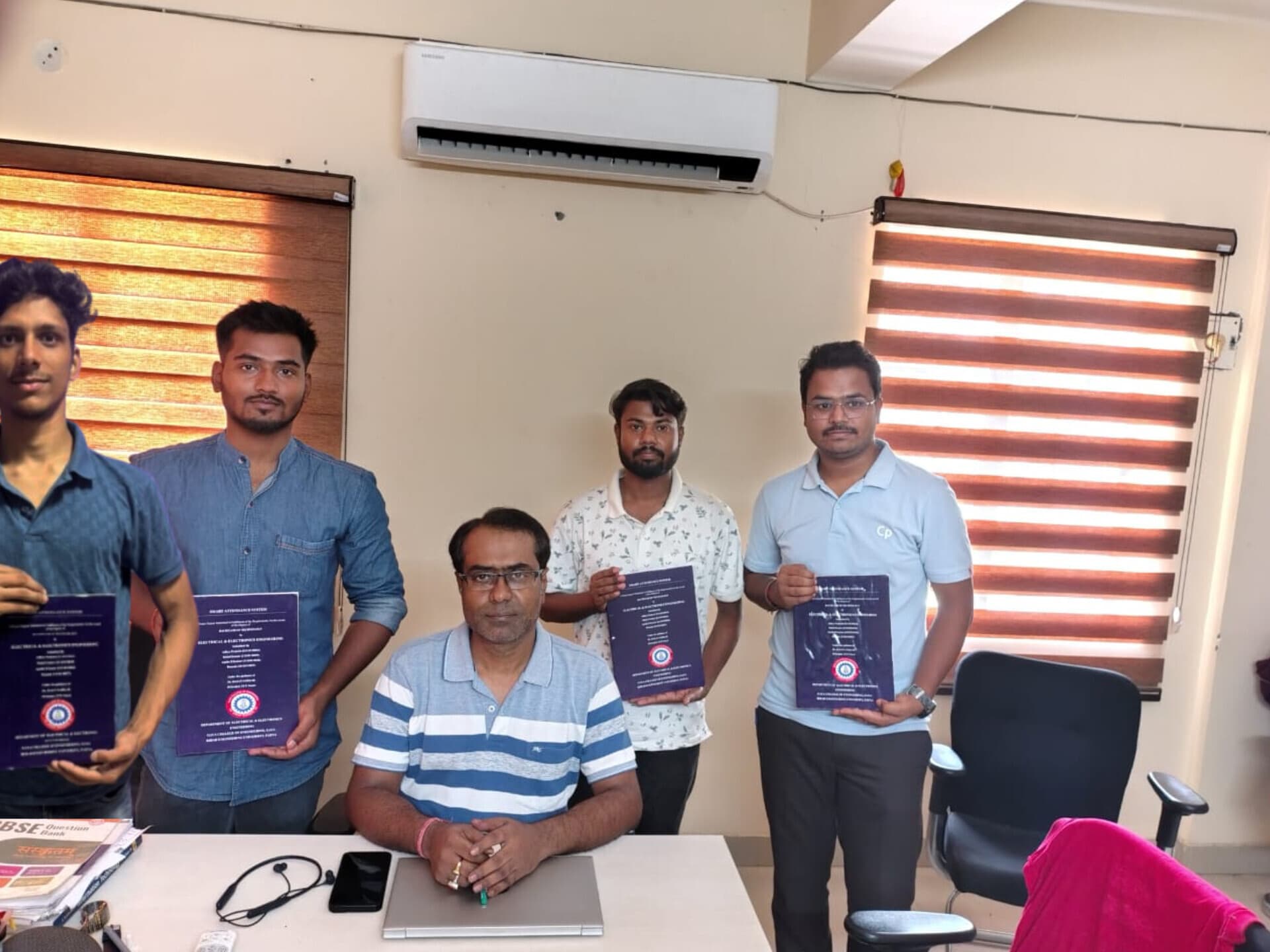 विद्यार्थियों ने स्मार्ट अटेंडेंस सिस्टम किया विकसित